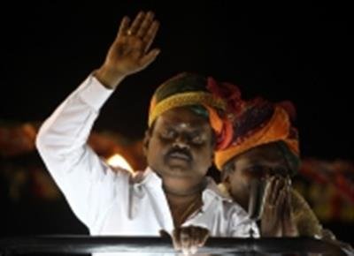  DMDK's Vijayakant stable, wife tests corona positive