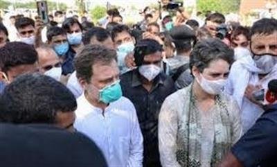 Rahul, Priyanka detained while marching towards Hathras to meet victim's family 