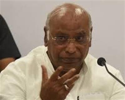 Cong leader Kharge slams Modi over farm laws