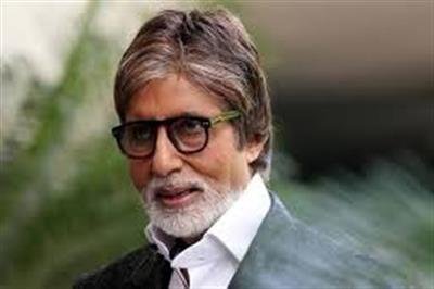 Big B apologises to fans outside Jalsa on his birthday