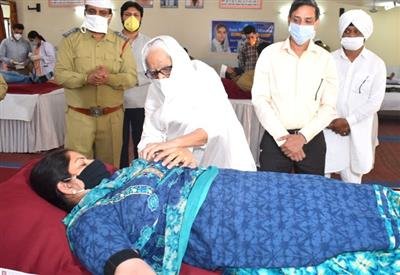 92 Nirankari devotees including 17 females devotees donated blood