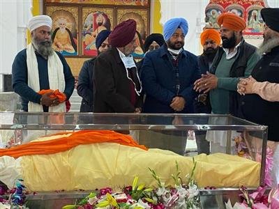 Tript Bajwa and Kangar pay floral tribute to Baba Ram Singh ji at Singhra village