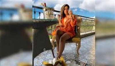 Hina Khan celebrates Sunday vibes