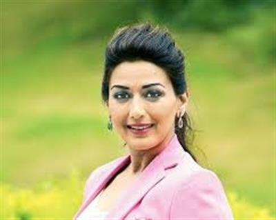 Sonali Bendre starts the new year reading a new book