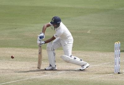 India win toss, elect to bat; Axar Patel to debut