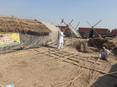 Rajasthan farmers build huts for Mahapanchayat 
