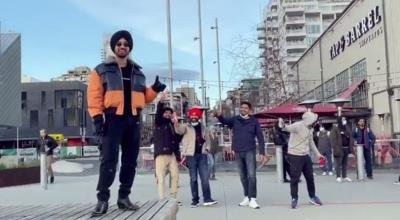 Diljit Dosanjh, Sonam Bajwa's quirky spin to Pawri meme