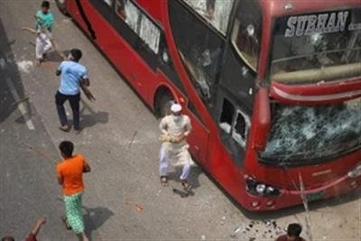 1 dead in B'desh as anti-lockdown protest turns violent