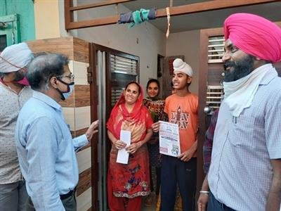 Punjab education secretary lends personal touch to school enrolement drive