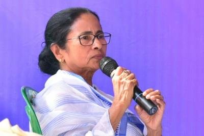 Mamata cancels all 'big rallies' in Kolkata amid Covid surge