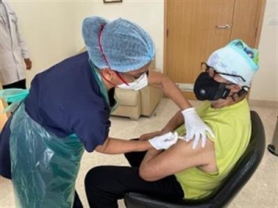Big B gets 2nd Covid vax, shares photo