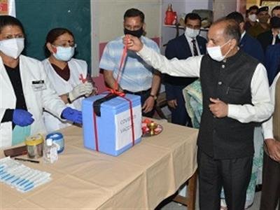 Himachal CM launches vaccination drive for 18-44 years age group