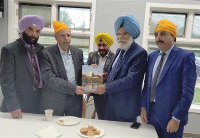 Pakistan Punjab Governor Chaudhary Muhammad Sarwar visits Palatine Illinois Gurdawara in US