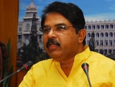 K'taka minister performs mass last rites of over 1,000 bodies