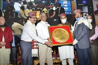 Himachal Governor honours 18 teachers on Teacher’s Day