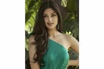 Harnaaz Sandhu crowned LIVA Miss Diva Universe 2021