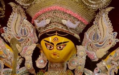 Mad rush for pandal hopping might lead to the spread of Covid