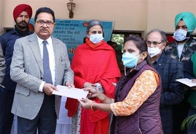 Punjab health minister O.P. Soni hands over appointment letters to MPHWs