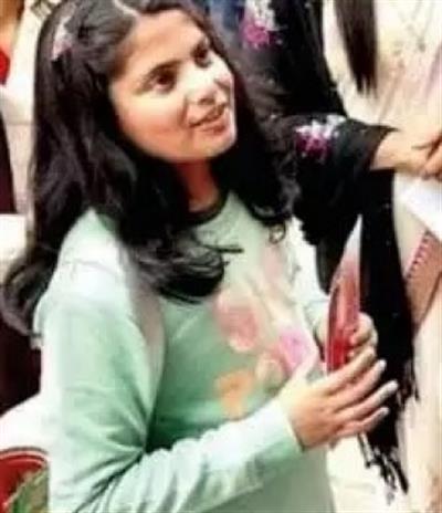 7-yr-old begins early campaign for father in UP