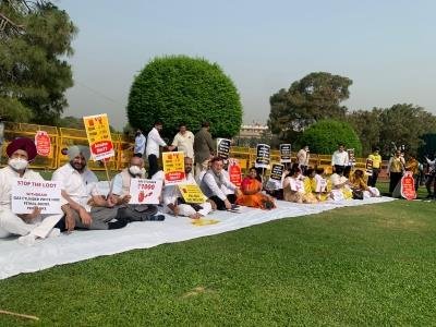 Congress MPs protest against fuel price hike