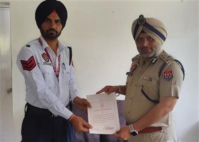 Head constable honoured for honesty