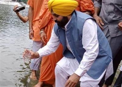 Nobody stopped Punjab CM Bhagwant Mann from drinking sewage polluted water of kali Bein at Sultanpurlodhi