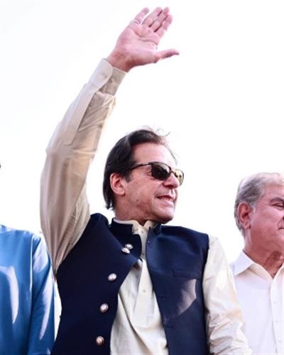 Pak Minister claims Imran is inviting martial law