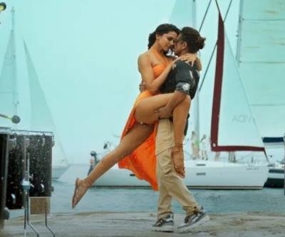 'Will burn Shah Rukh Khan alive': Ayodhya seer