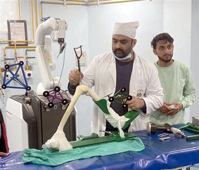 Parhar Hospital becomes Punjab's first fully automatic robotic surgery center