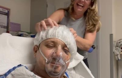 Jeremy Renner jokes about not having shower for a week, gets ICU spa moment