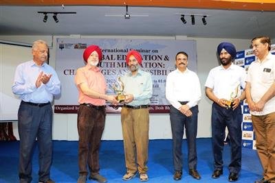 Intl seminar on youth migration at DBU