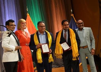 IIBC presents “Indiana Ratna” to Carmel Mayor Jim Brainard