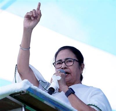 Those who turned Indians into beggars are now labeling TMC thieves: Mamata