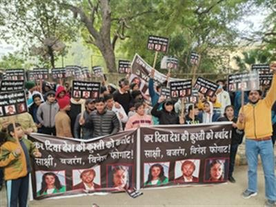 Young wrestlers stage protest at Jantar Mantar; demand 'action' against Bajrang, Sakshi, Vinesh