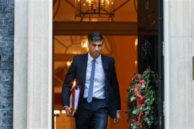 Statistics watchdog to look into Sunak’s claims of clearing asylum backlog