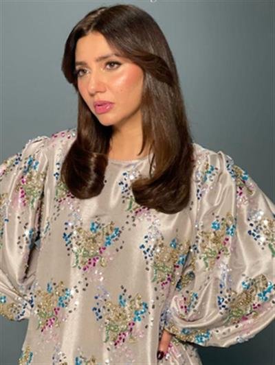 Mahira Khan channels her inner 'gorgeous, style icon' Parveen Babi