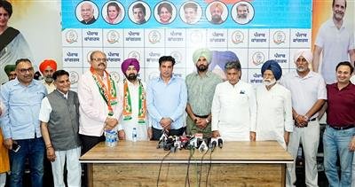 Congress welcomes two time MLA Luv Lumar Goldy from BJP and former cabinet minister Malkit Singh Birmi back in party