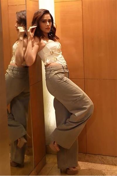 Nushrratt struggles to breathe in corset; says all this for the ‘prem’ of fashion