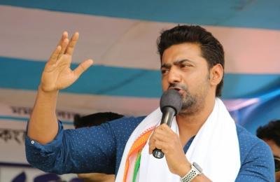 Cash-for-job: Complaint of fraud against PA of Trinamool's celebrity candidate Dev