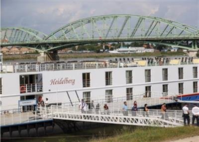 2 dead, 5 missing after boat collision in Hungary