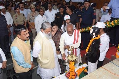 Haryana Governor calls upon youth to donate blood to help the needy