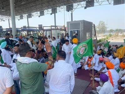 Toll Plaza Ladhowal made free on Second day