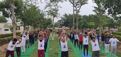 Kaithal jail inmates, staff participate in international Yoga day celebration.