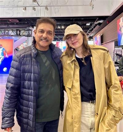 Ravi Shastri shares photo with ‘fashion icon’ Maria Sharapova