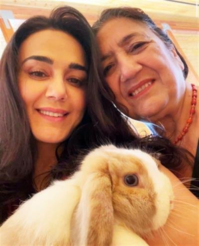 Preity Zinta drops a heartwarming selfie with mom & adorable bunny