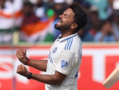 Mukesh's six-fer, Sudharsan & Padikkal's fifties power India A to 120-run lead over Aus A