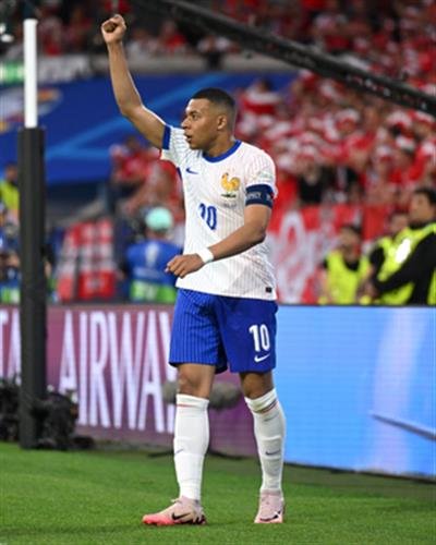 "A difficult period, physically and psychologically': Deschamps on Mbappe’s struggles