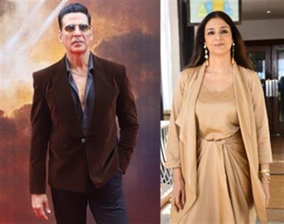 Akshay Kumar welcomes Tabu on ‘Bhooth Bangla’ sets with a hug