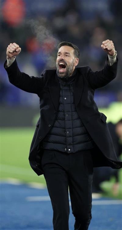 Van Nistelrooy calls for Leicester City to put in ‘maximum efforts’ following Spurs win
