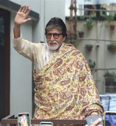 Big B dedicates poem by father Harivansh Rai Bachchan to Indian jawans